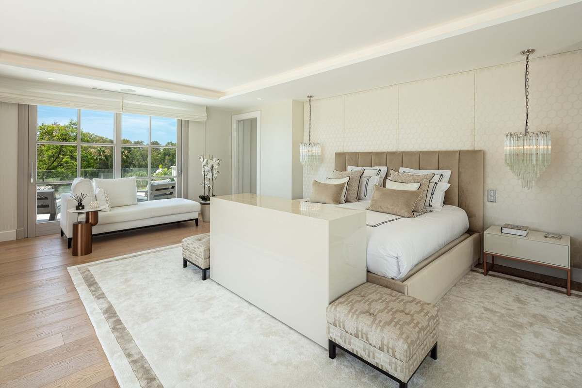 6 Bed Townhouse for sale in Aloha Costa Del Sol, Málaga, Spain