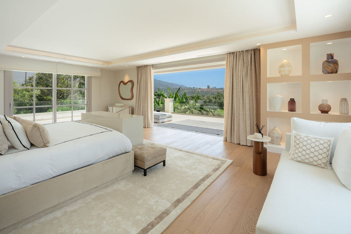 6 Bed Townhouse for sale in Aloha Costa Del Sol, Málaga, Spain