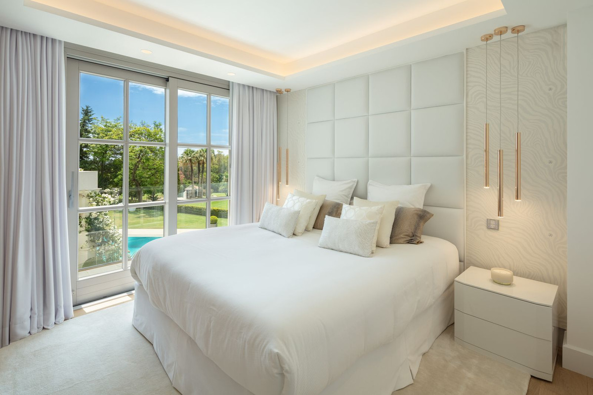 6 Bed Townhouse for sale in Aloha Costa Del Sol, Málaga, Spain