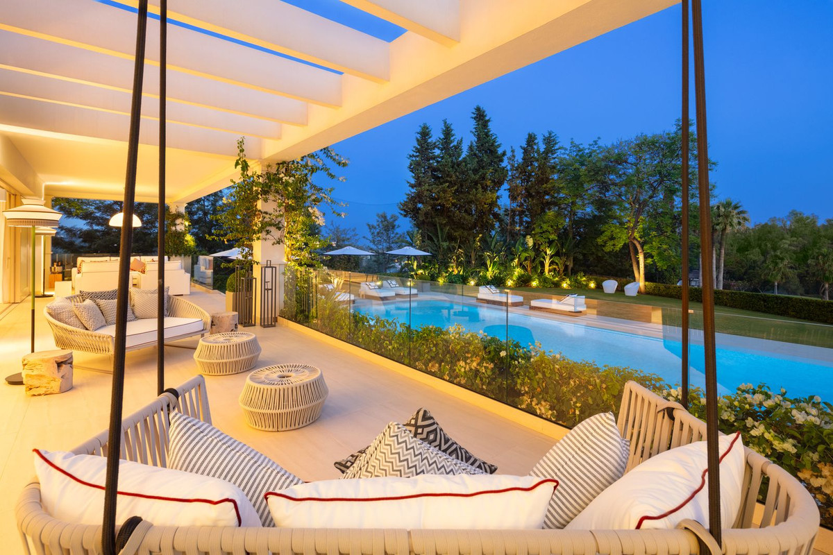 6 Bed Townhouse for sale in Aloha Costa Del Sol, Málaga, Spain