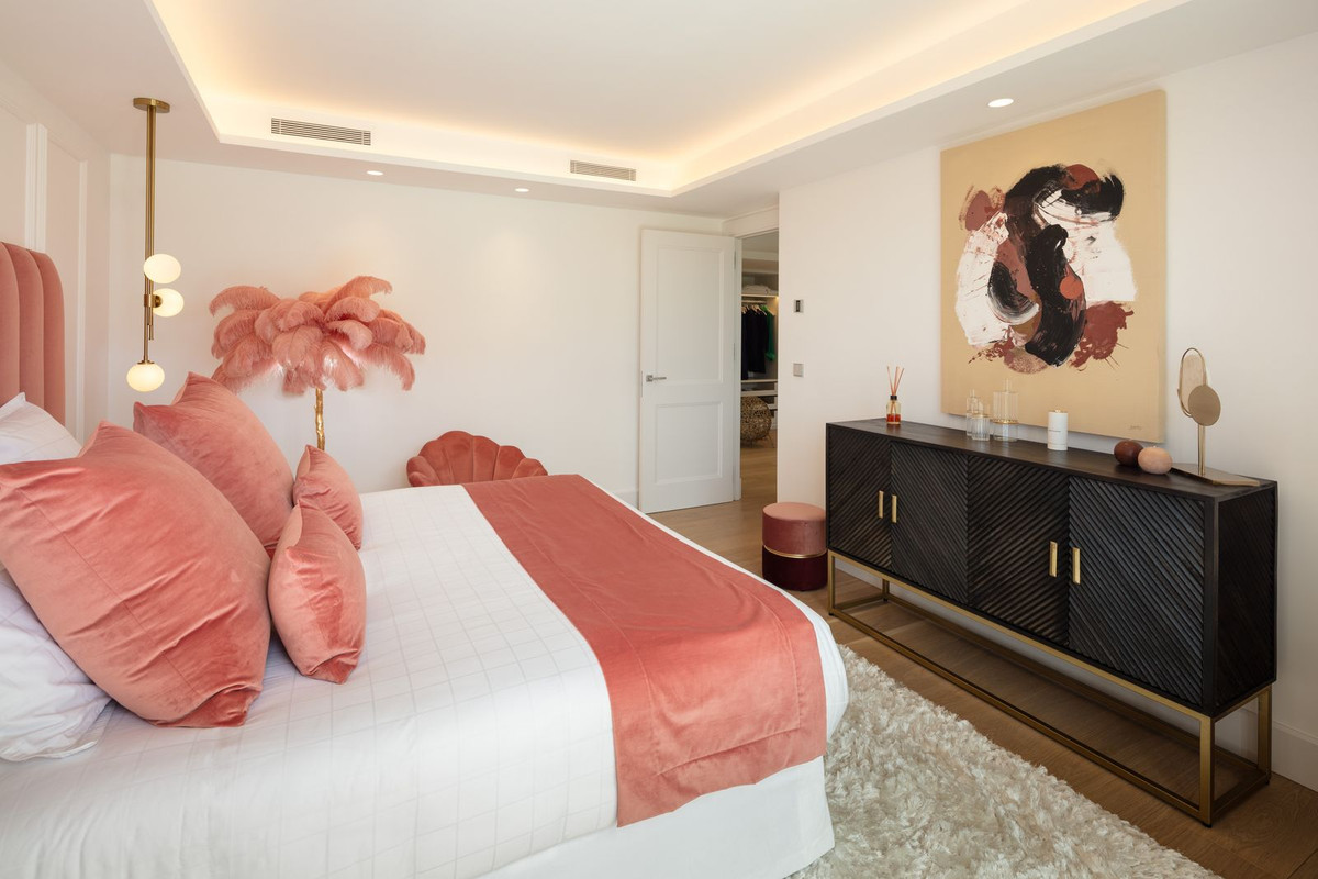 6 Bed Townhouse for sale in Aloha Costa Del Sol, Málaga, Spain