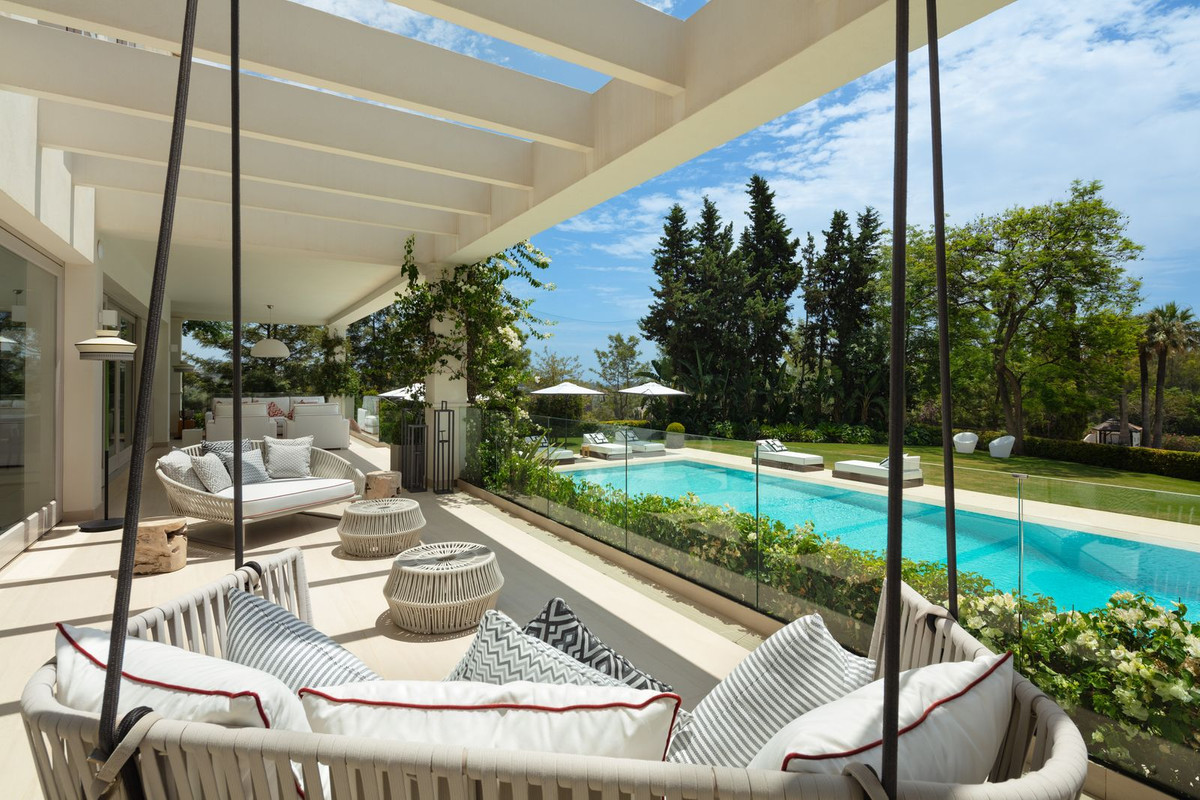 6 Bed Townhouse for sale in Aloha Costa Del Sol, Málaga, Spain
