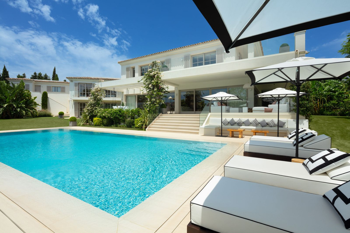 6 Bed Townhouse for sale in Aloha Costa Del Sol, Málaga, Spain