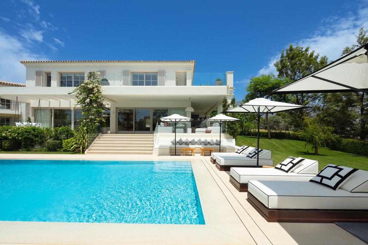 6 Bed Townhouse for sale in Aloha Costa Del Sol, Málaga, Spain