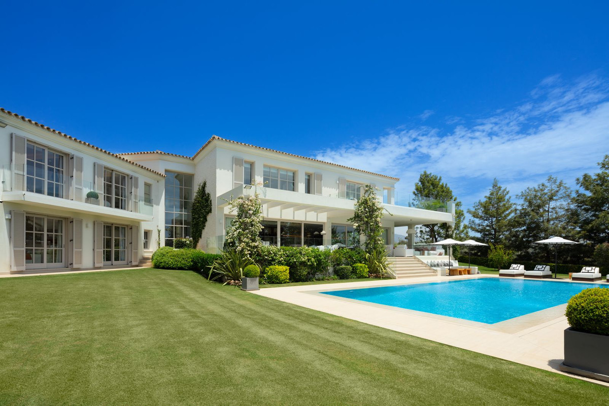 6 Bed Townhouse for sale in Aloha Costa Del Sol, Málaga, Spain