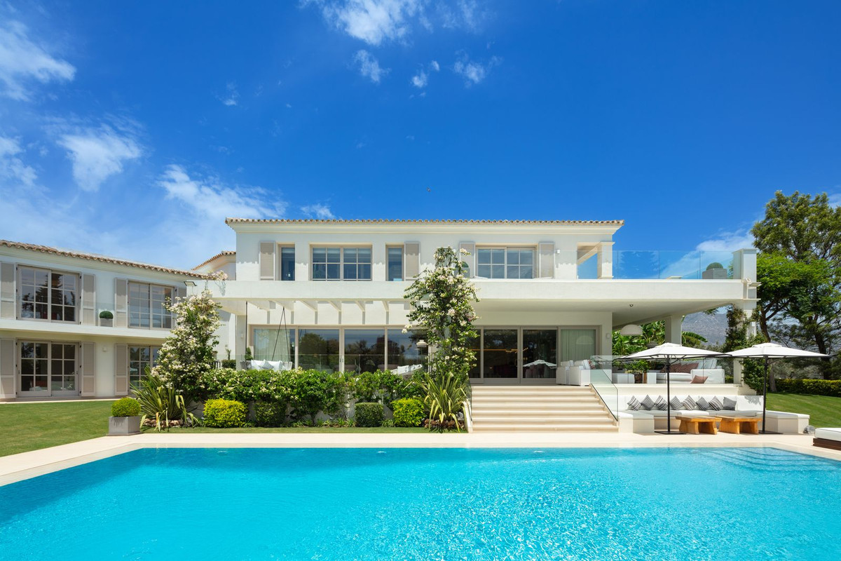 6 Bed Townhouse for sale in Aloha Costa Del Sol, Málaga, Spain
