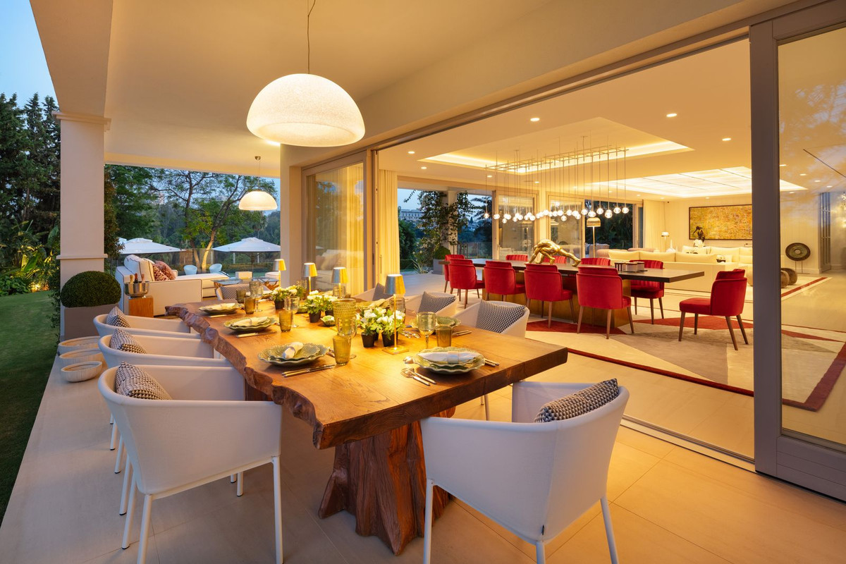 6 Bed Townhouse for sale in Aloha Costa Del Sol, Málaga, Spain