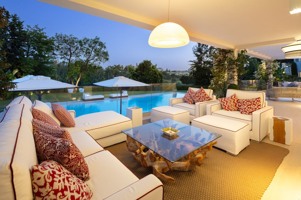6 Bed Townhouse for sale in Aloha Costa Del Sol, Málaga, Spain
