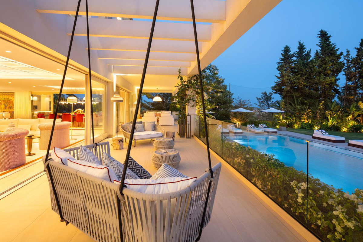6 Bed Townhouse for sale in Aloha Costa Del Sol, Málaga, Spain