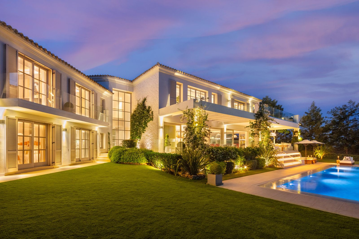 6 Bed Townhouse for sale in Aloha Costa Del Sol, Málaga, Spain