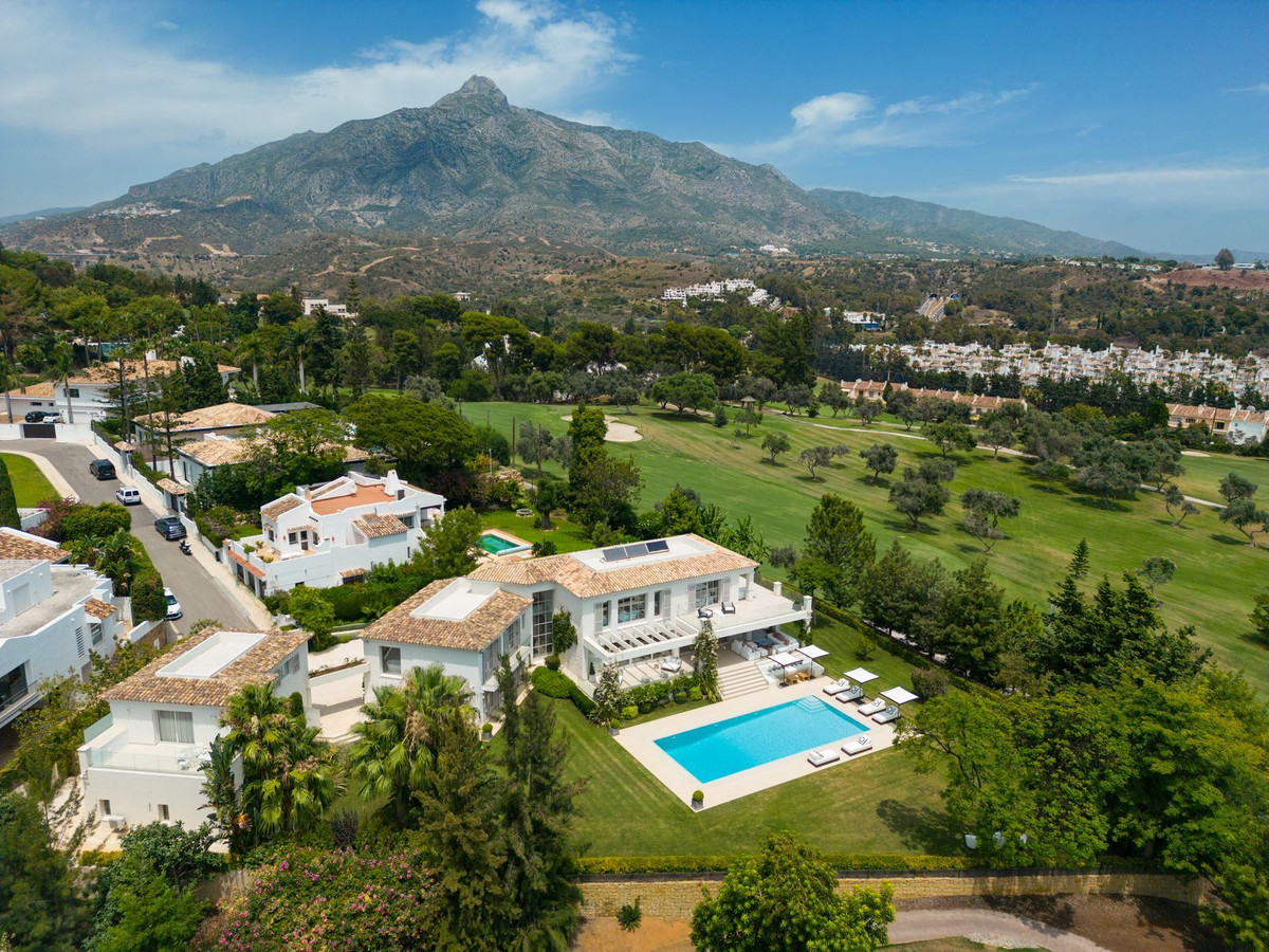 6 Bed Townhouse for sale in Aloha Costa Del Sol, Málaga, Spain