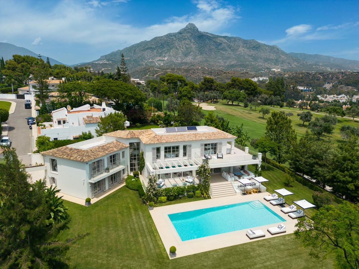 6 Bed Townhouse for sale in Aloha Costa Del Sol, Málaga, Spain