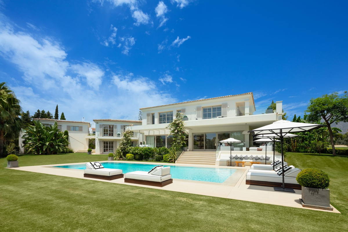 6 Bed Townhouse for sale in Aloha Costa Del Sol, Málaga, Spain