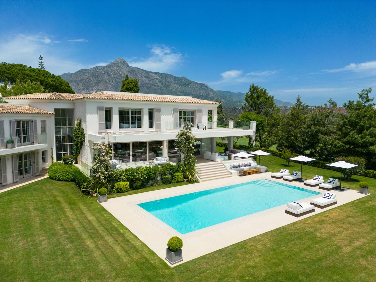6 Bed Townhouse for sale in Aloha Costa Del Sol, Málaga, Spain