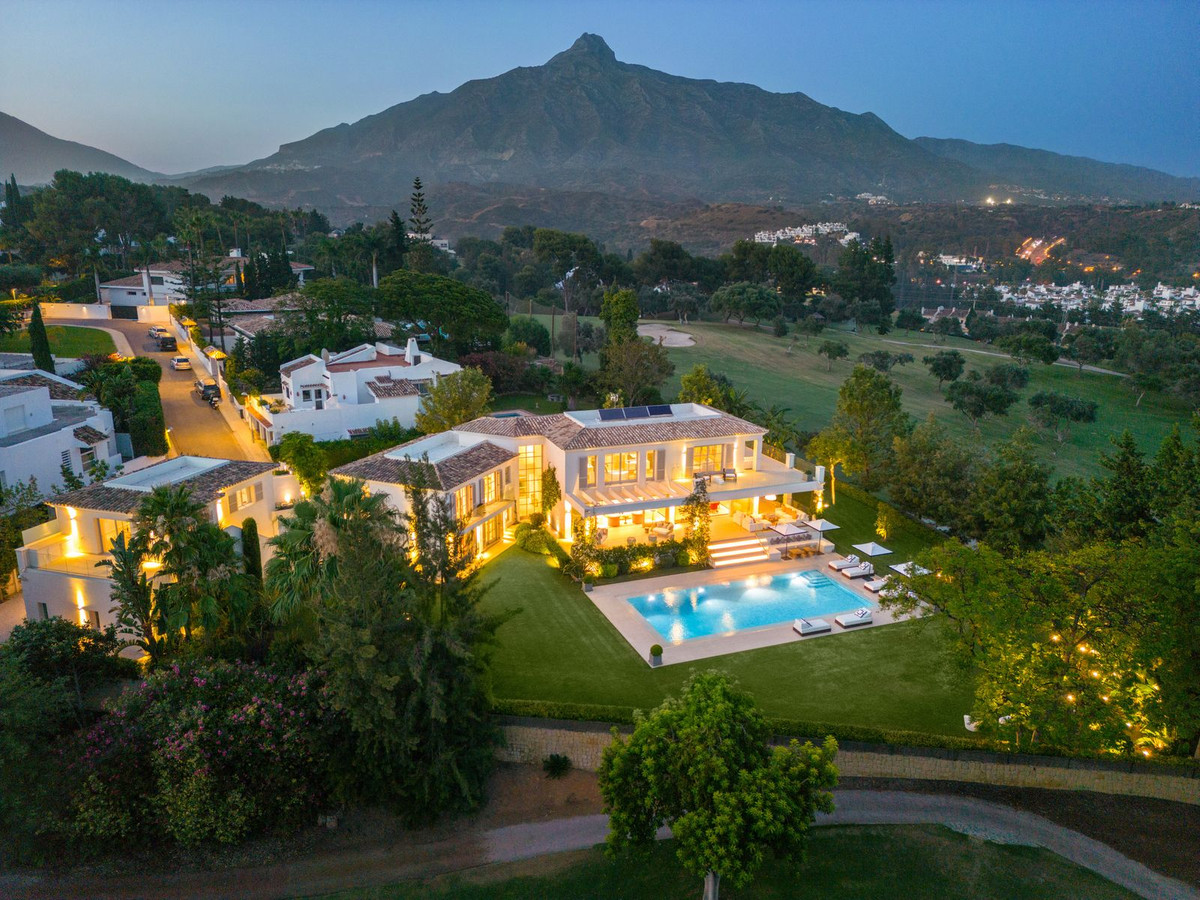 6 Bed Townhouse for sale in Aloha Costa Del Sol, Málaga, Spain
