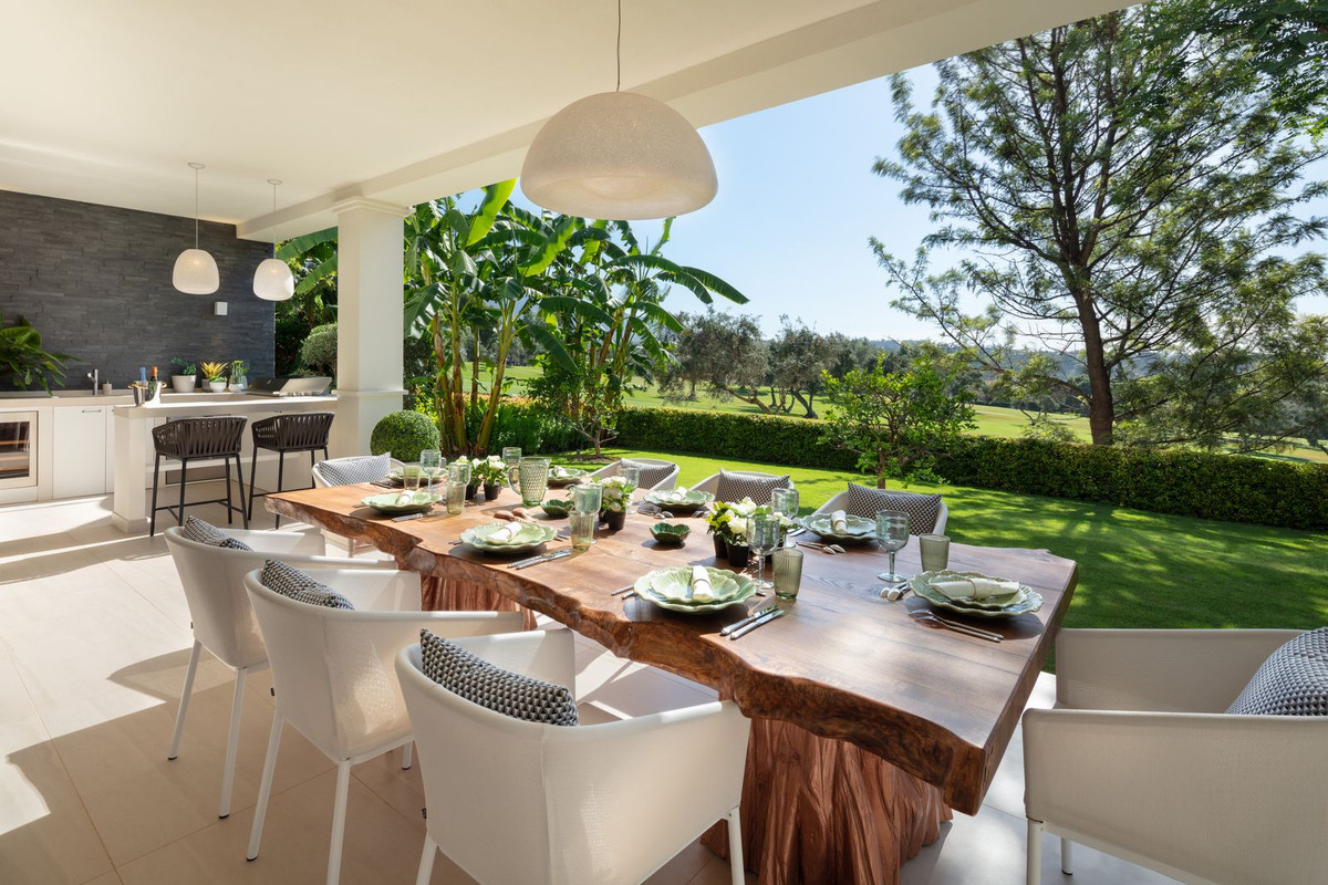 6 Bed Townhouse for sale in Aloha Costa Del Sol, Málaga, Spain