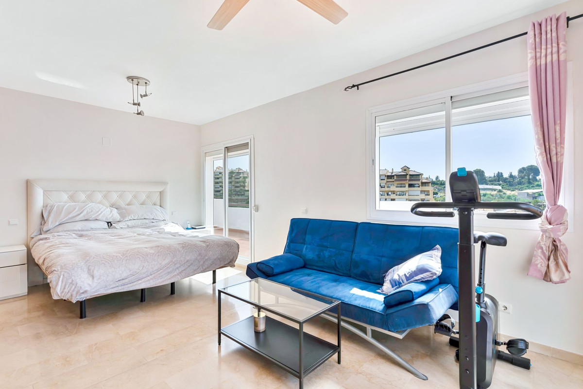 3 Bed Apartment for sale in Selwo Costa Del Sol, Málaga, Spain