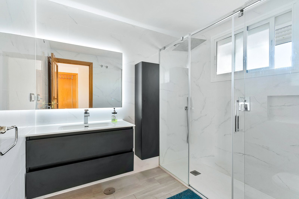 3 Bed Apartment for sale in Selwo Costa Del Sol, Málaga, Spain
