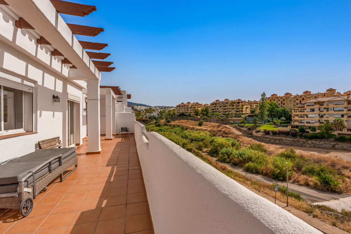 3 Bed Apartment for sale in Selwo Costa Del Sol, Málaga, Spain
