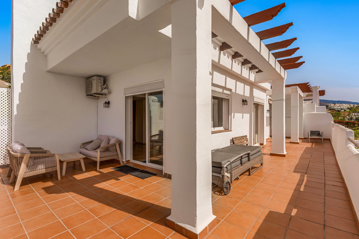 3 Bed Apartment for sale in Selwo Costa Del Sol, Málaga, Spain