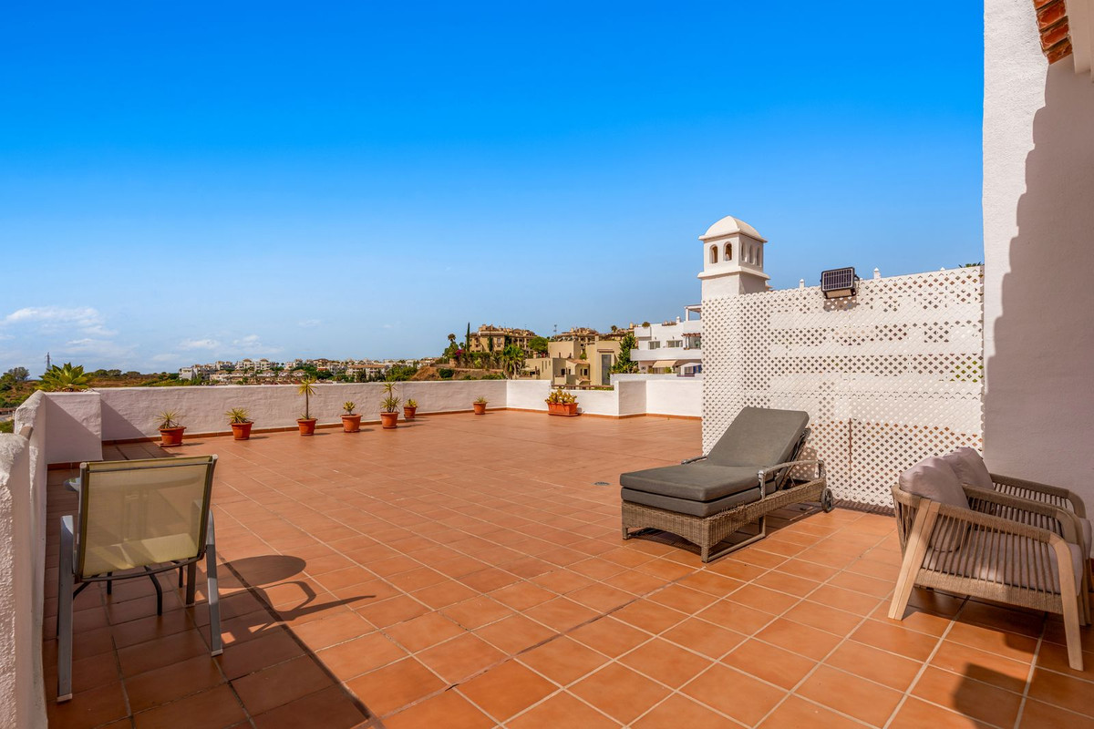 3 Bed Apartment for sale in Selwo Costa Del Sol, Málaga, Spain