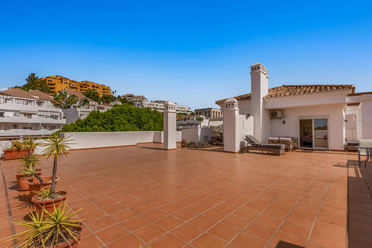 3 Bed Apartment for sale in Selwo Costa Del Sol, Málaga, Spain