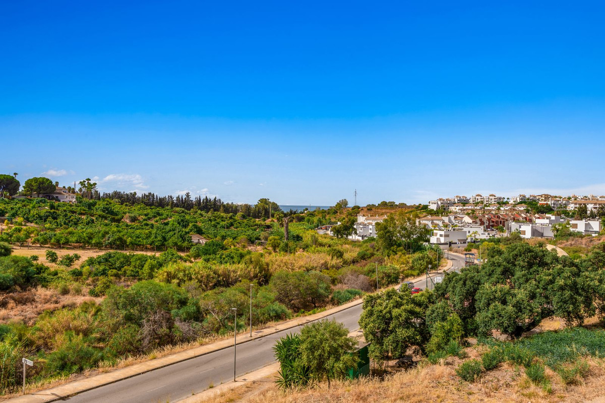 3 Bed Apartment for sale in Selwo Costa Del Sol, Málaga, Spain