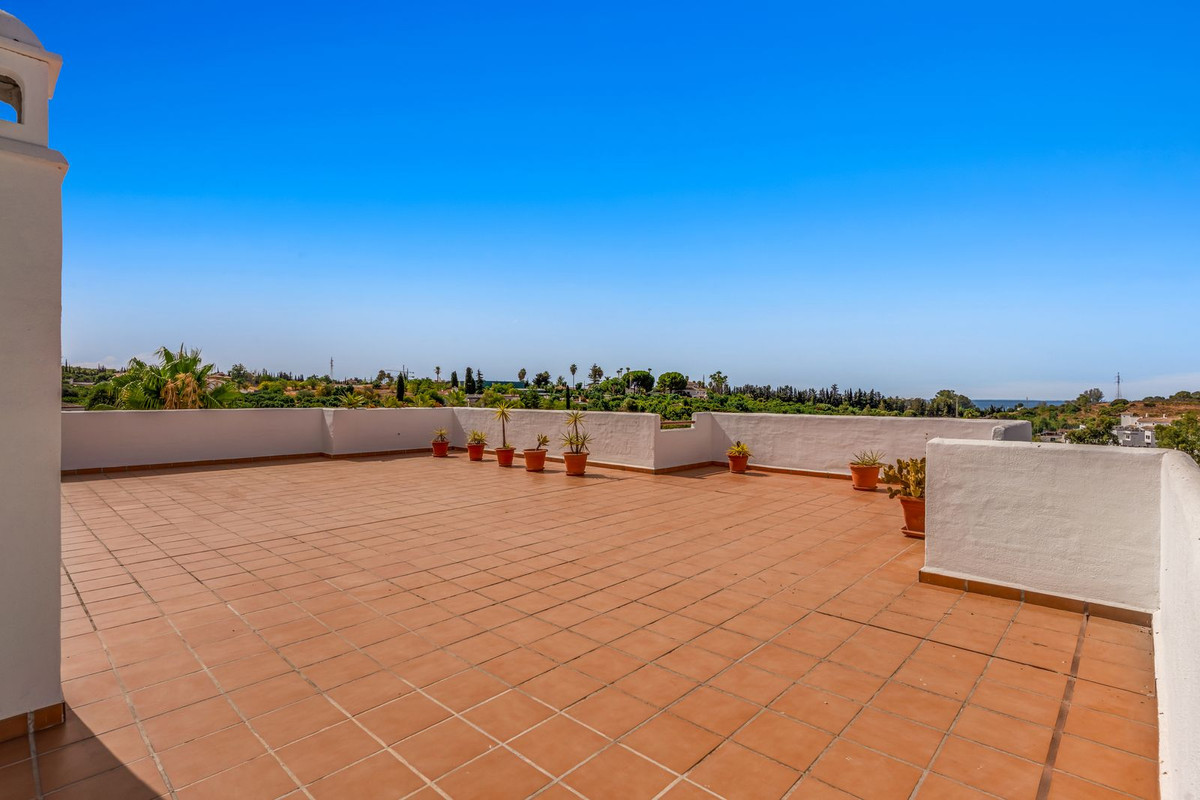 3 Bed Apartment for sale in Selwo Costa Del Sol, Málaga, Spain