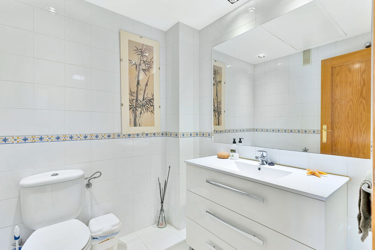 3 Bed Apartment for sale in Selwo Costa Del Sol, Málaga, Spain