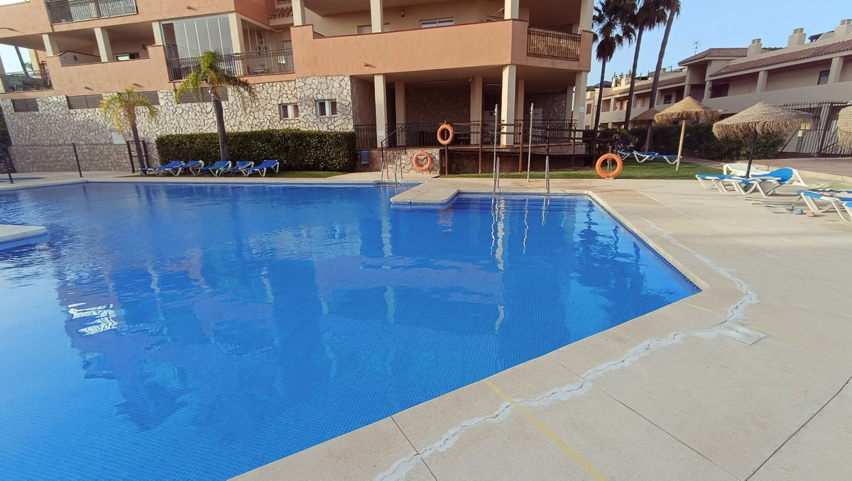 Se vende Apartamento en Planta Última de 2 dormitorios en Costa Del Sol, Málaga, España