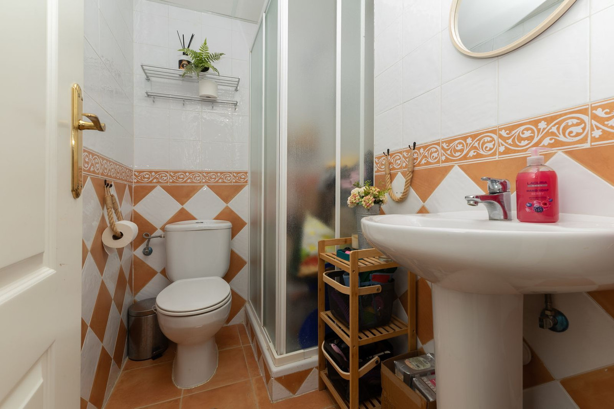 Se vende Apartamento en Planta Última de 2 dormitorios en Costa Del Sol, Málaga, España