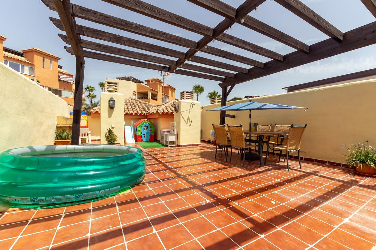 Se vende Apartamento en Planta Última de 2 dormitorios en Costa Del Sol, Málaga, España