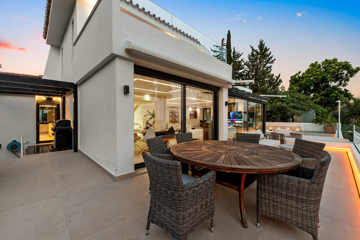 4 Bed Townhouse for sale in Nueva Andalucía Costa Del Sol, Málaga, Spain