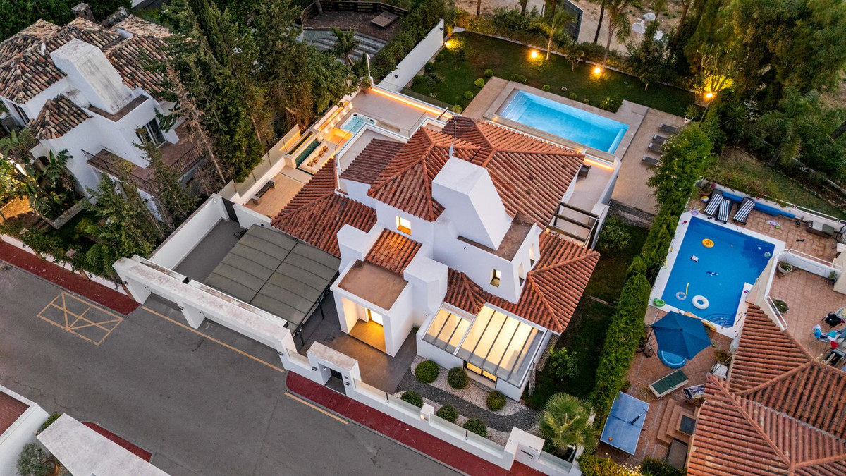 4 Bed Townhouse for sale in Nueva Andalucía Costa Del Sol, Málaga, Spain