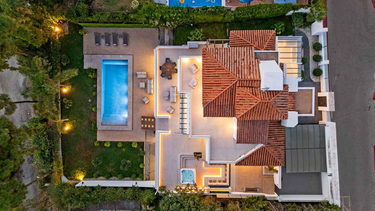 4 Bed Townhouse for sale in Nueva Andalucía Costa Del Sol, Málaga, Spain