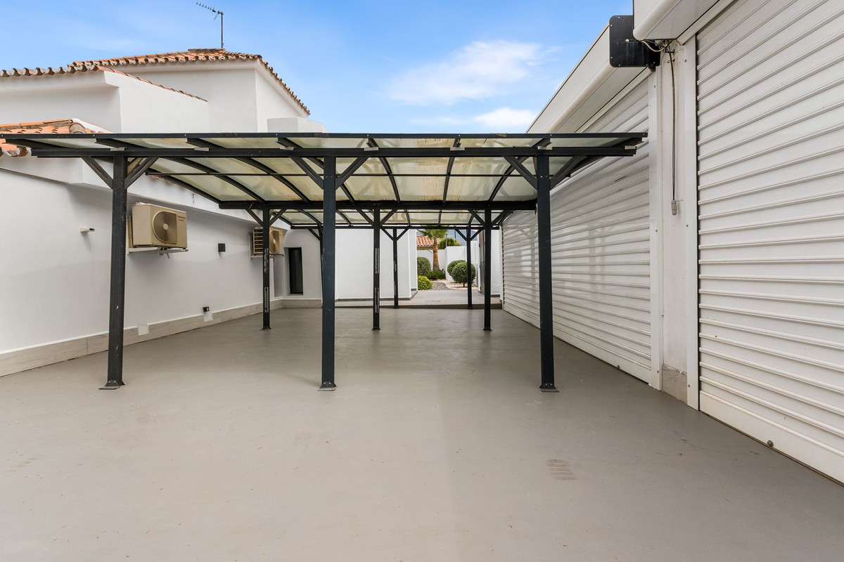 4 Bed Townhouse for sale in Nueva Andalucía Costa Del Sol, Málaga, Spain