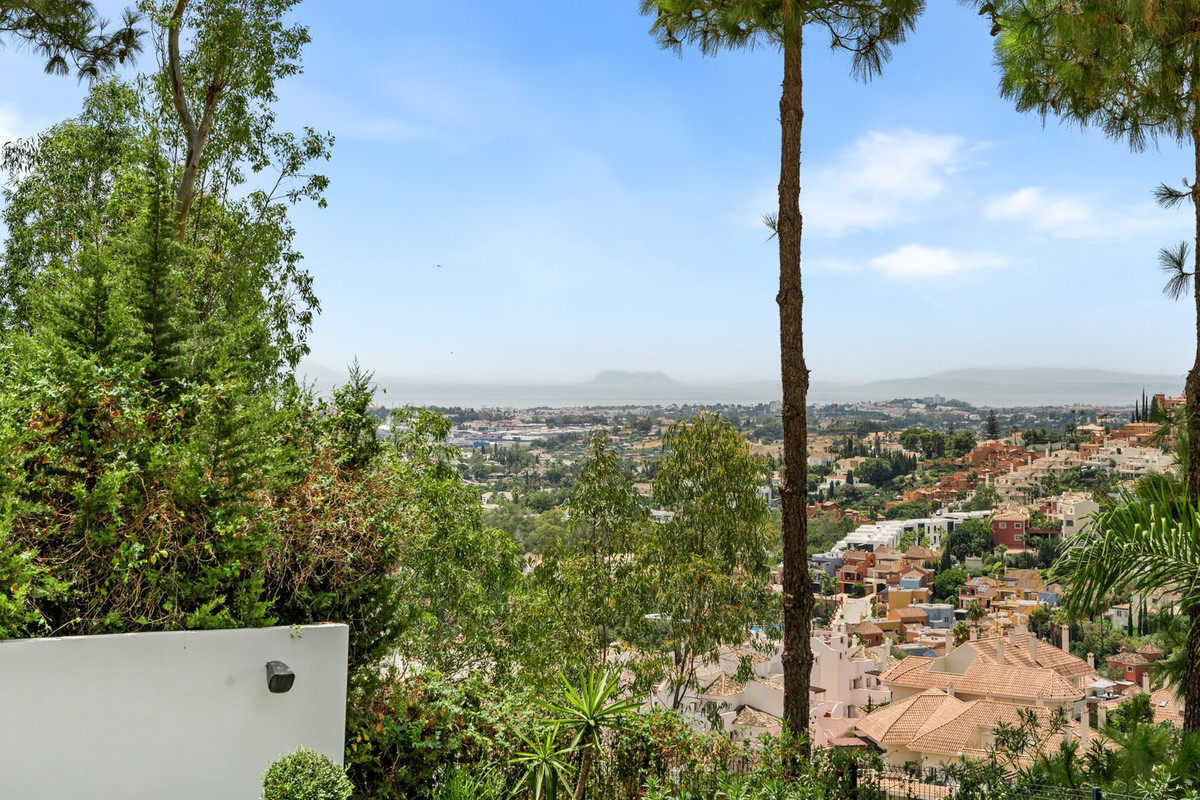 4 Bed Townhouse for sale in Nueva Andalucía Costa Del Sol, Málaga, Spain