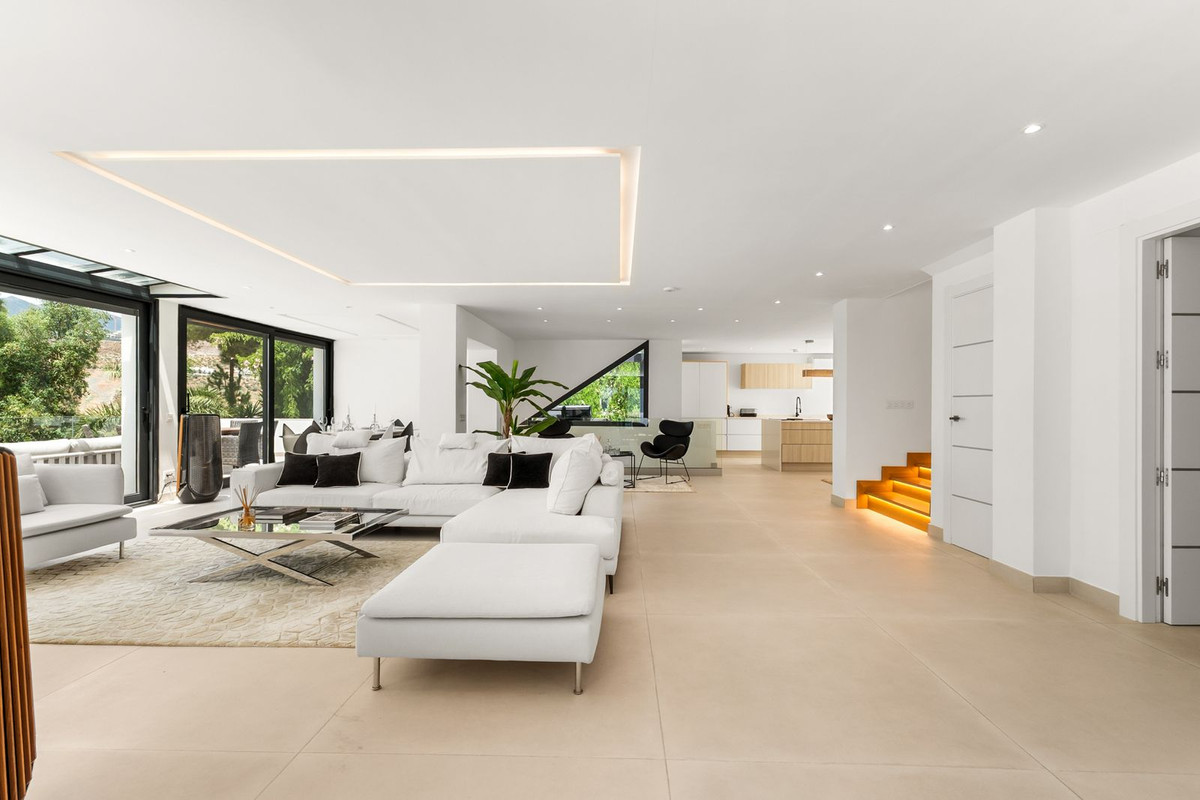 4 Bed Townhouse for sale in Nueva Andalucía Costa Del Sol, Málaga, Spain