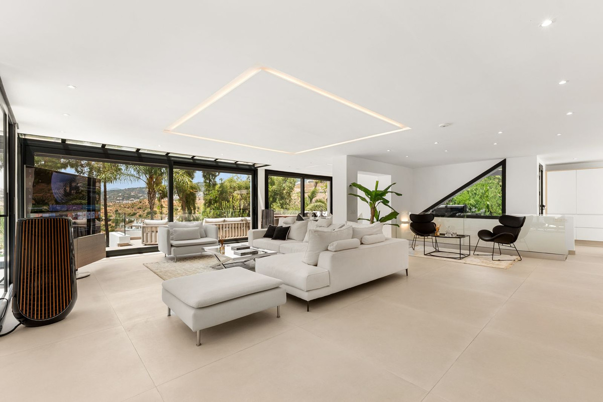 4 Bed Townhouse for sale in Nueva Andalucía Costa Del Sol, Málaga, Spain