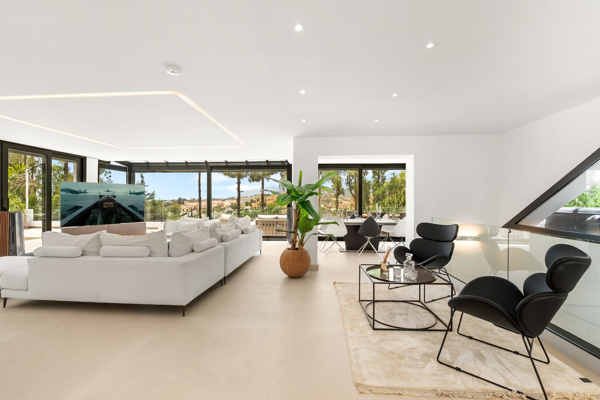 4 Bed Townhouse for sale in Nueva Andalucía Costa Del Sol, Málaga, Spain
