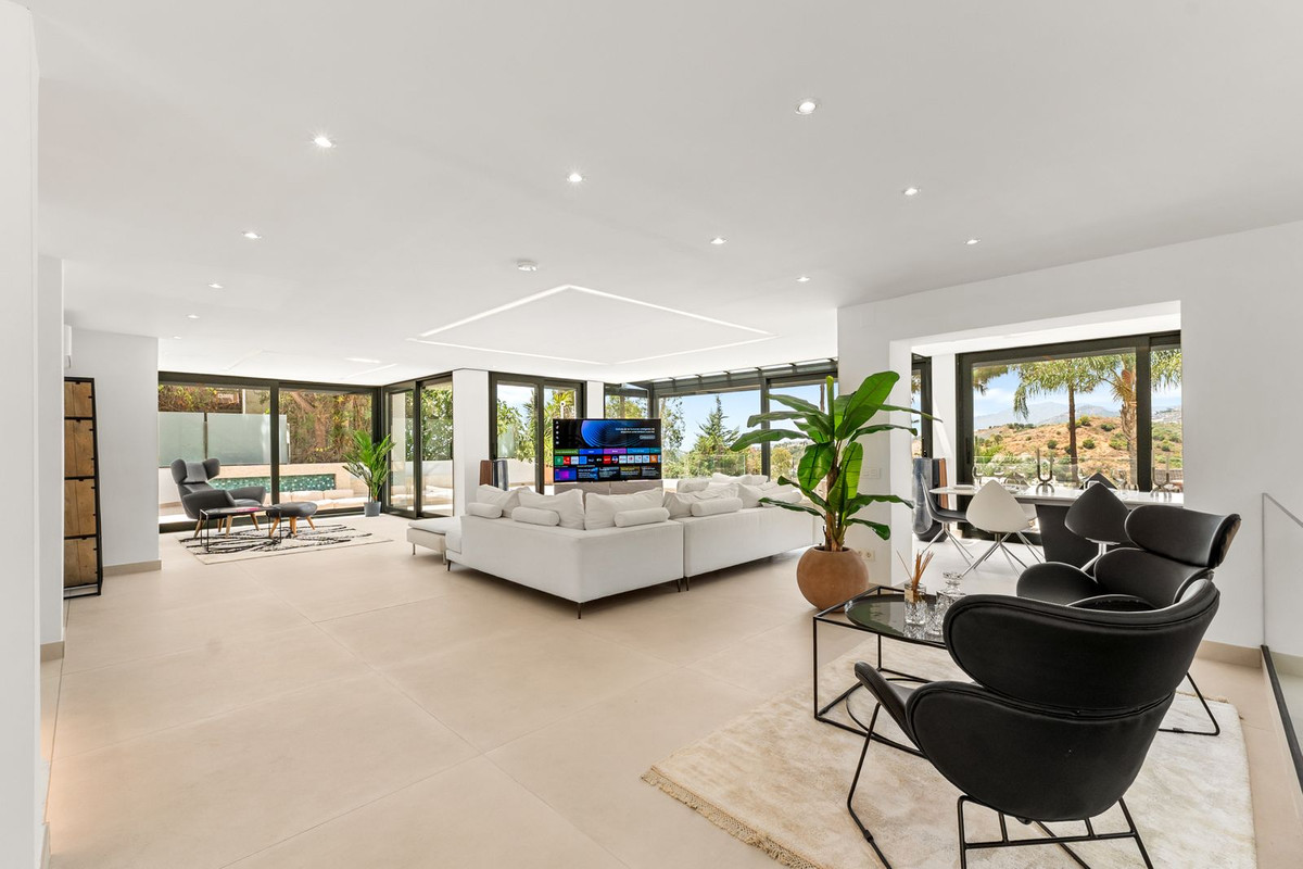 4 Bed Townhouse for sale in Nueva Andalucía Costa Del Sol, Málaga, Spain