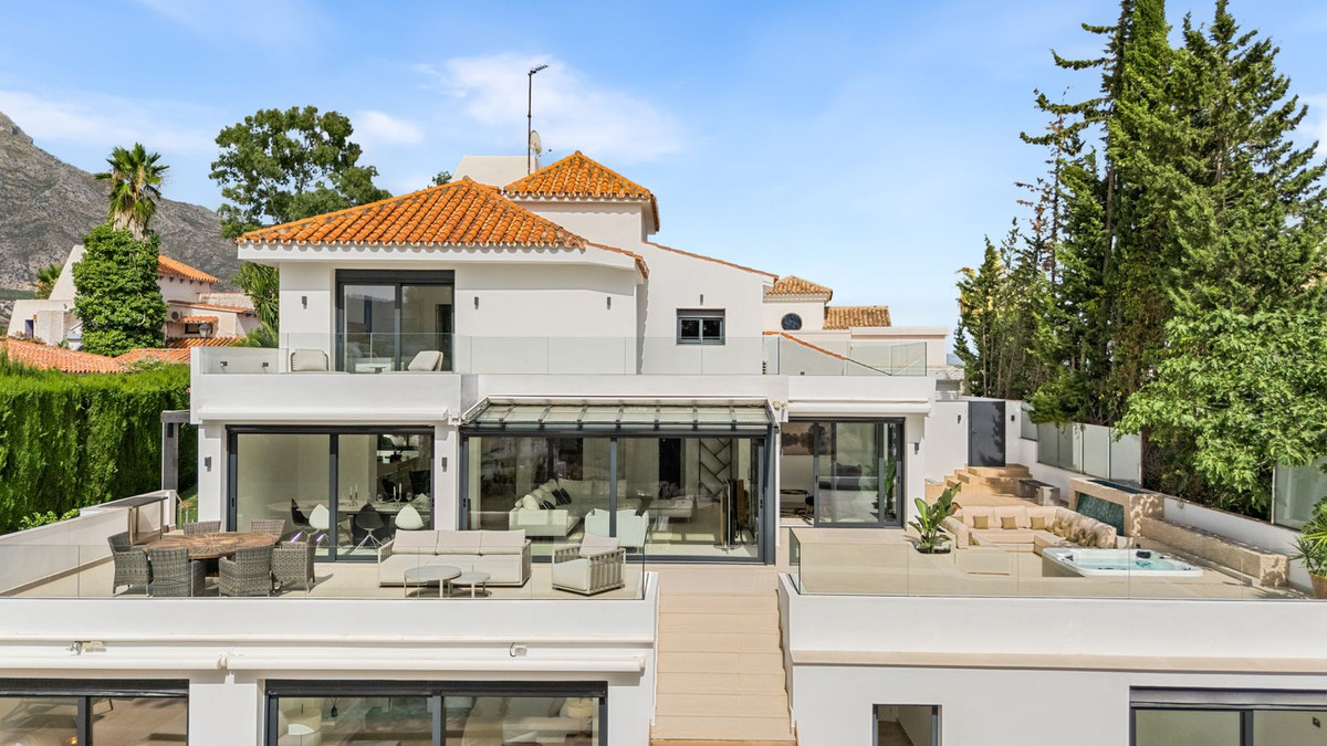 4 Bed Townhouse for sale in Nueva Andalucía Costa Del Sol, Málaga, Spain