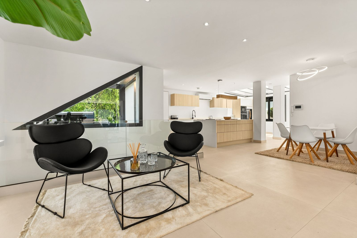 4 Bed Townhouse for sale in Nueva Andalucía Costa Del Sol, Málaga, Spain