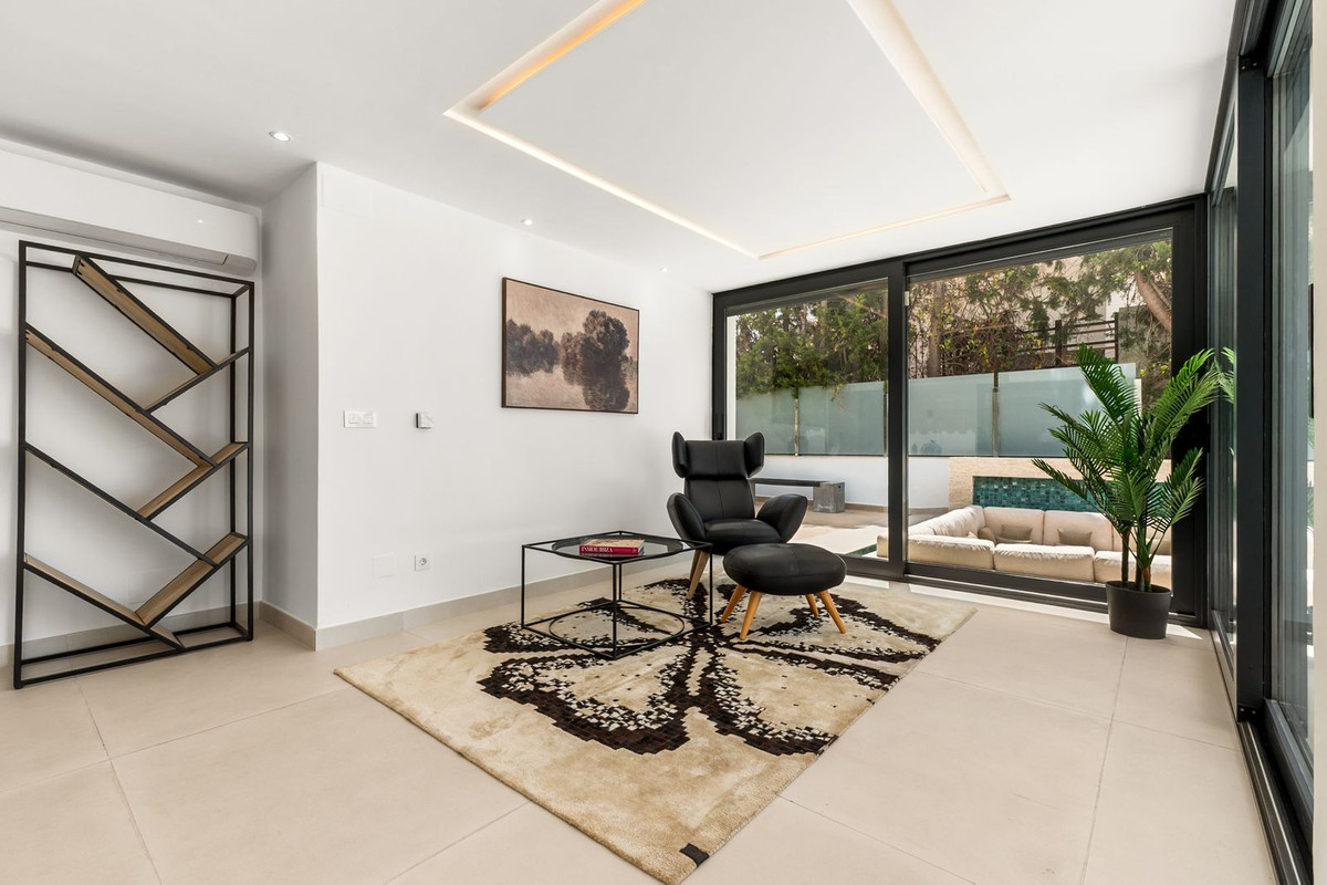 4 Bed Townhouse for sale in Nueva Andalucía Costa Del Sol, Málaga, Spain