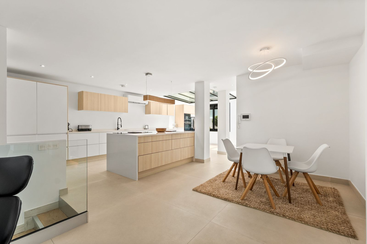 4 Bed Townhouse for sale in Nueva Andalucía Costa Del Sol, Málaga, Spain