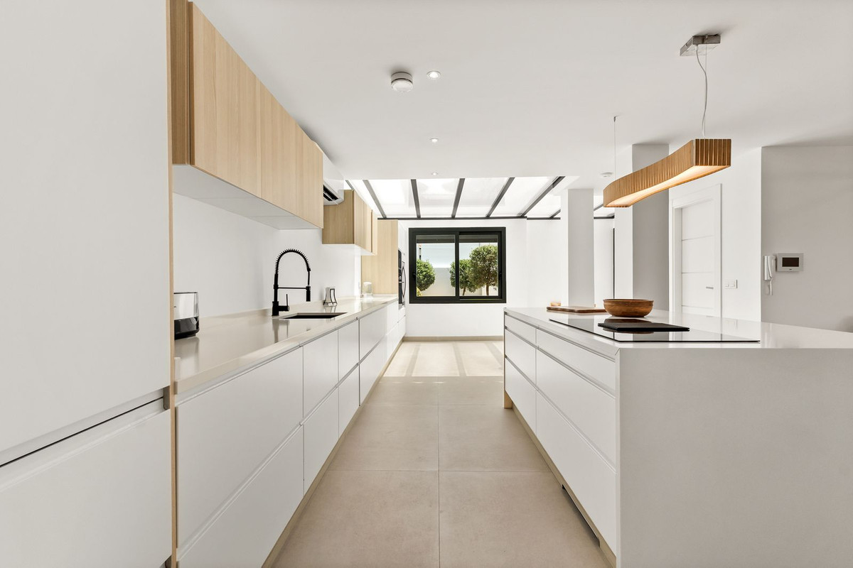 4 Bed Townhouse for sale in Nueva Andalucía Costa Del Sol, Málaga, Spain