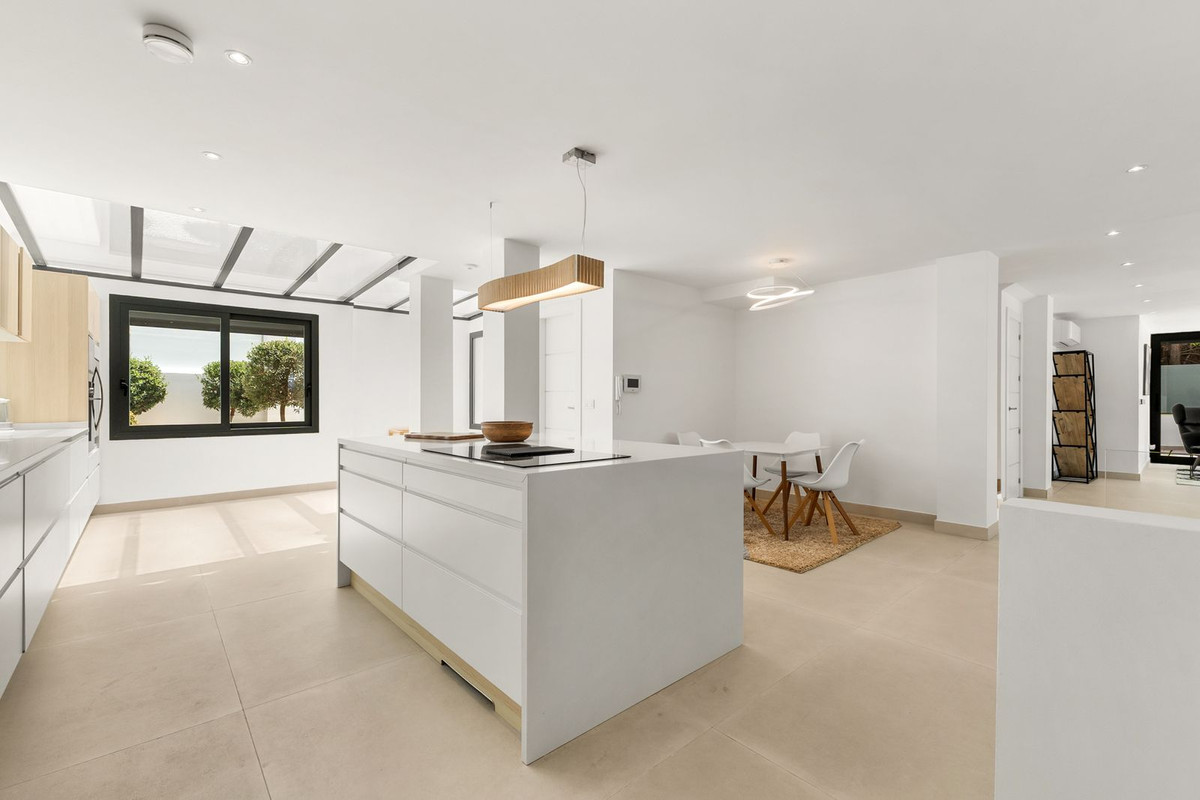 4 Bed Townhouse for sale in Nueva Andalucía Costa Del Sol, Málaga, Spain