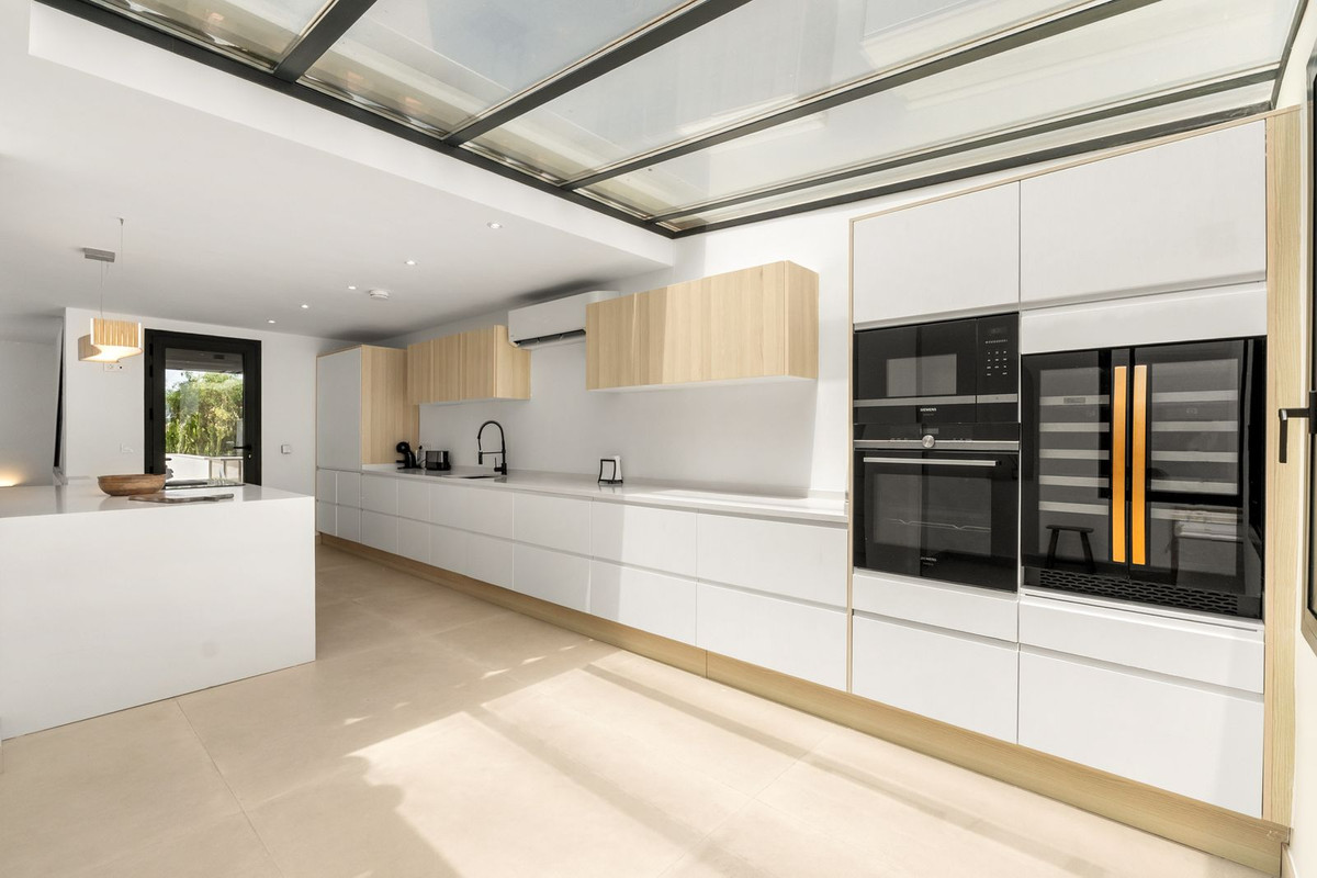 4 Bed Townhouse for sale in Nueva Andalucía Costa Del Sol, Málaga, Spain