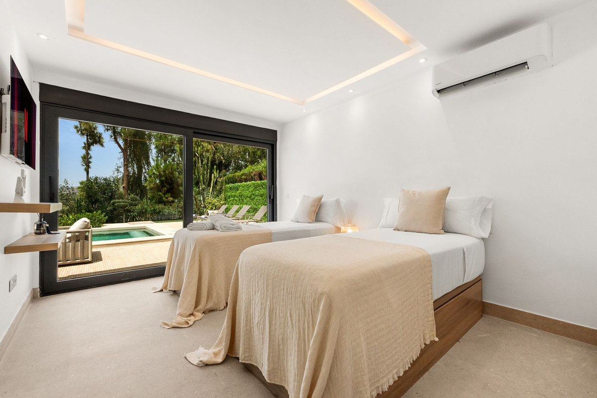4 Bed Townhouse for sale in Nueva Andalucía Costa Del Sol, Málaga, Spain