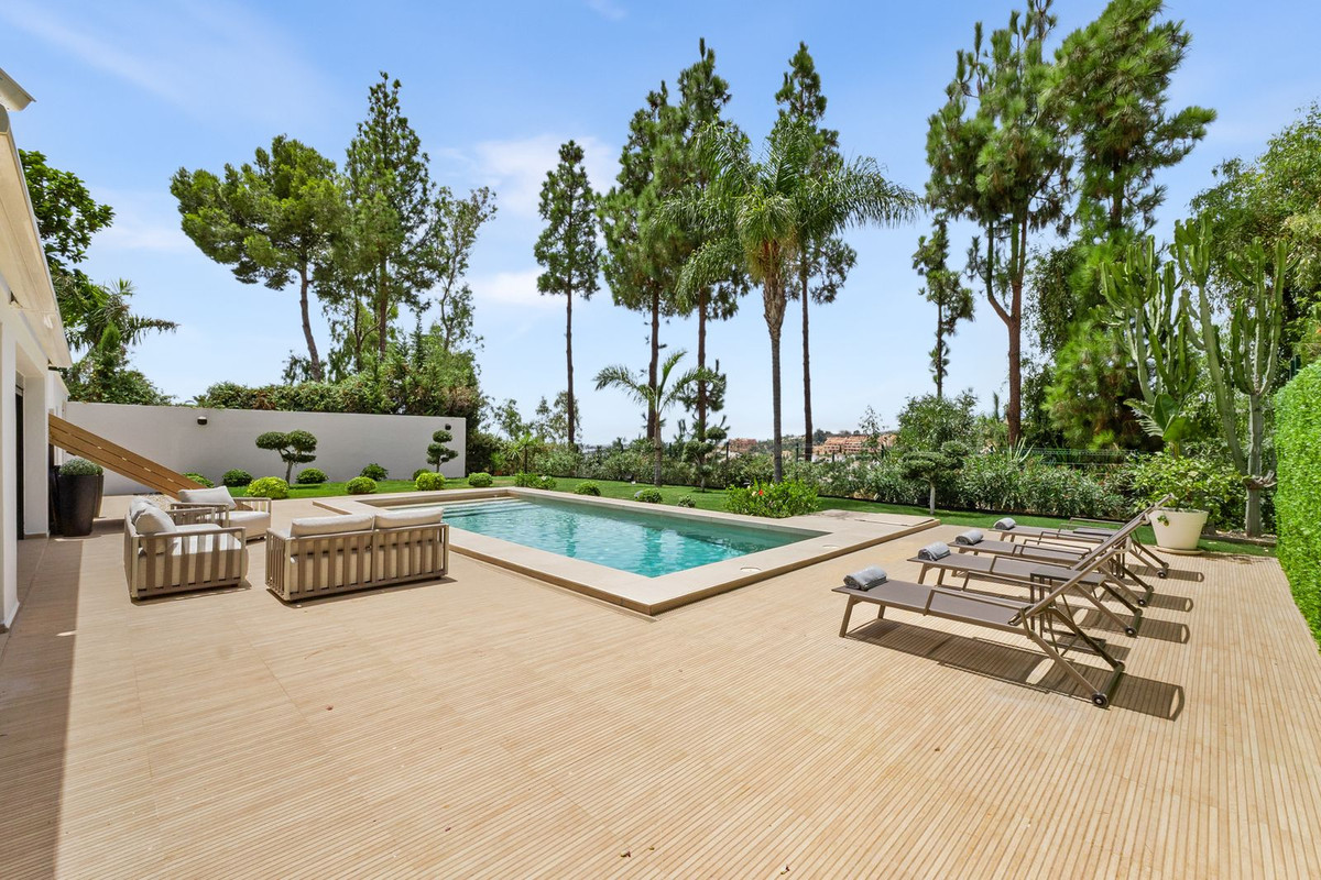 4 Bed Townhouse for sale in Nueva Andalucía Costa Del Sol, Málaga, Spain